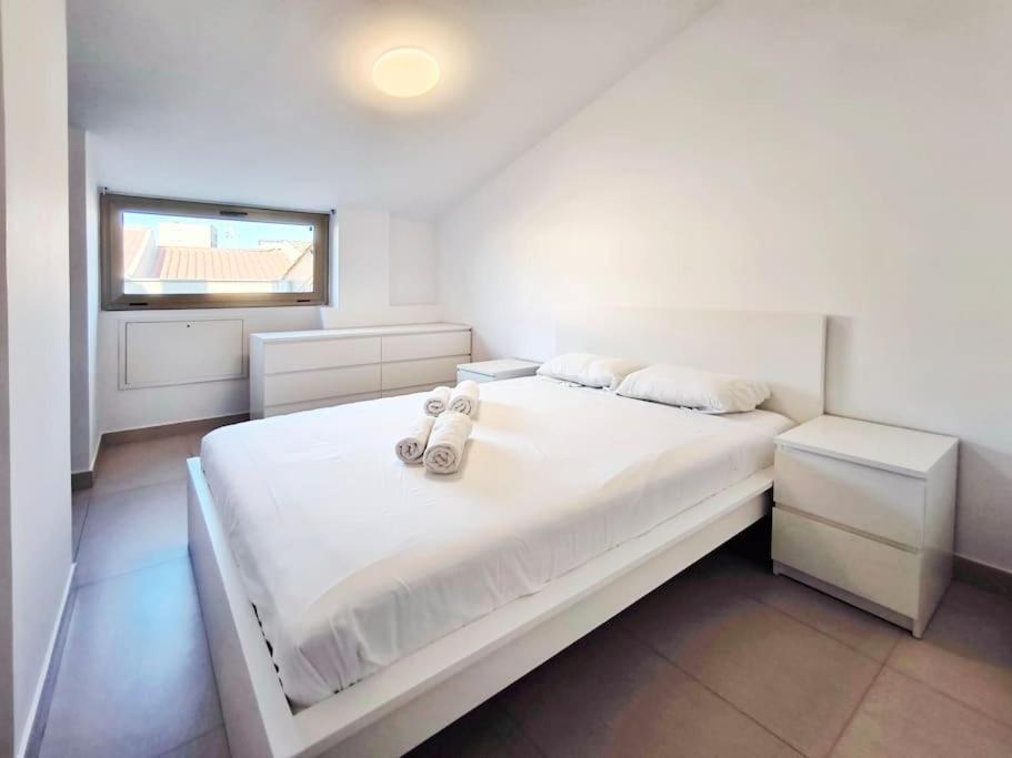 Moderno Apartamento Duplex En Terrassa Centro Exterior photo