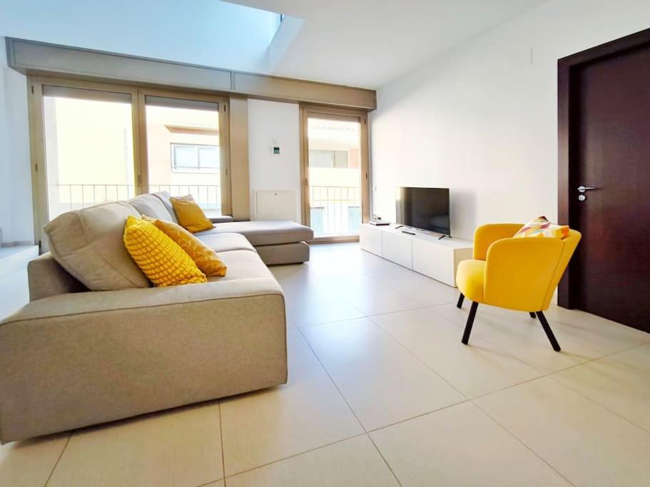 Moderno Apartamento Duplex En Terrassa Centro Exterior photo